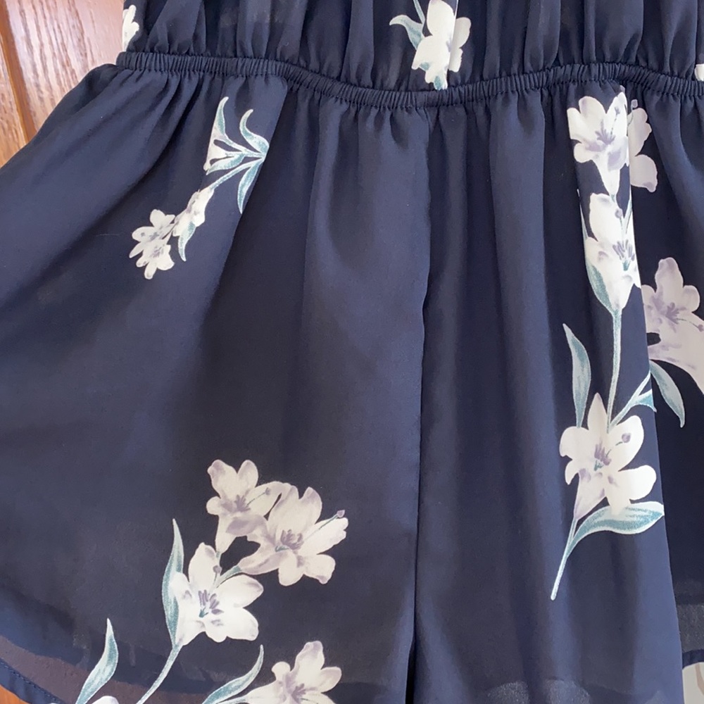 Romper - Picture 2 of 3